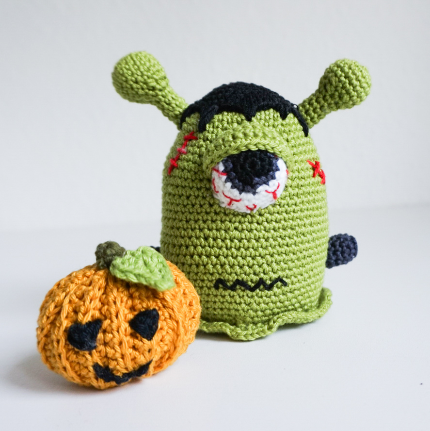 Frankenstein Bob und gehäkelter Gruselkürbis für Halloween